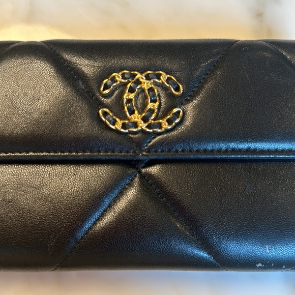 Chanel Quilted Calfskin 19 Wallet - Picture 4 of 15